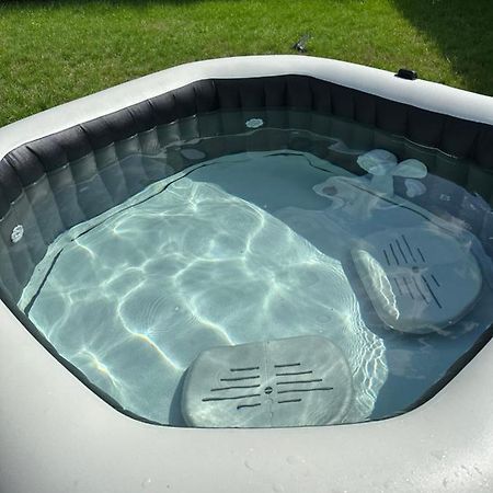 Traumhafte Haushaelfte Mit Kamin, Garten & Whirlpool Leilighet Berlin Eksteriør bilde