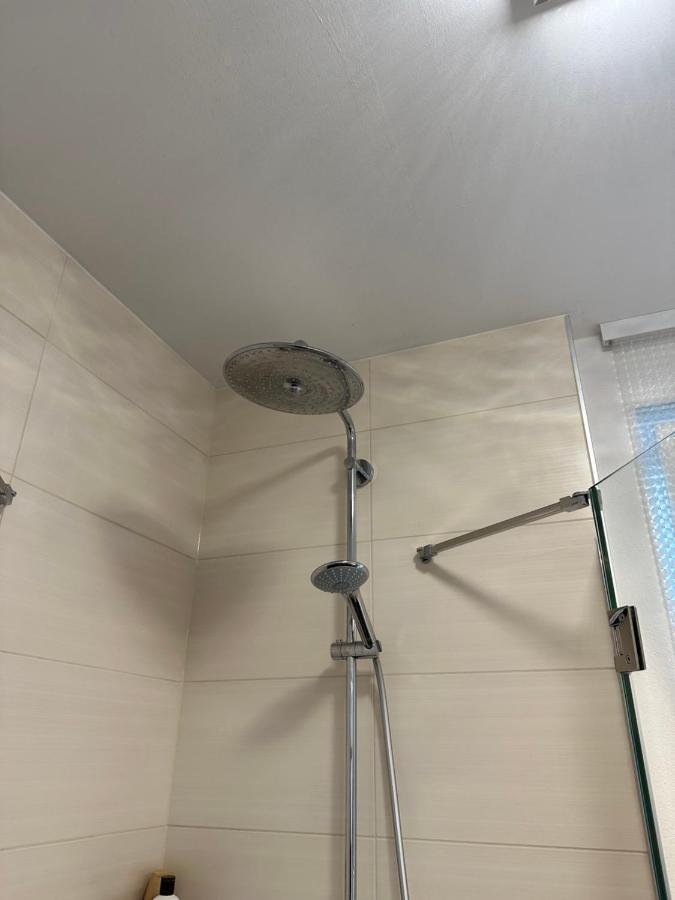 Traumhafte Haushaelfte Mit Kamin, Garten & Whirlpool Leilighet Berlin Eksteriør bilde