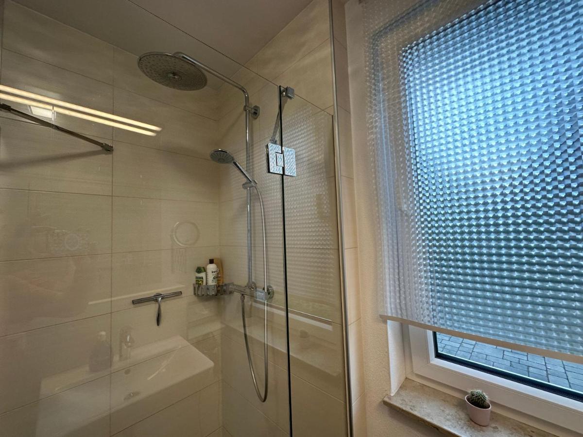 Traumhafte Haushaelfte Mit Kamin, Garten & Whirlpool Leilighet Berlin Eksteriør bilde