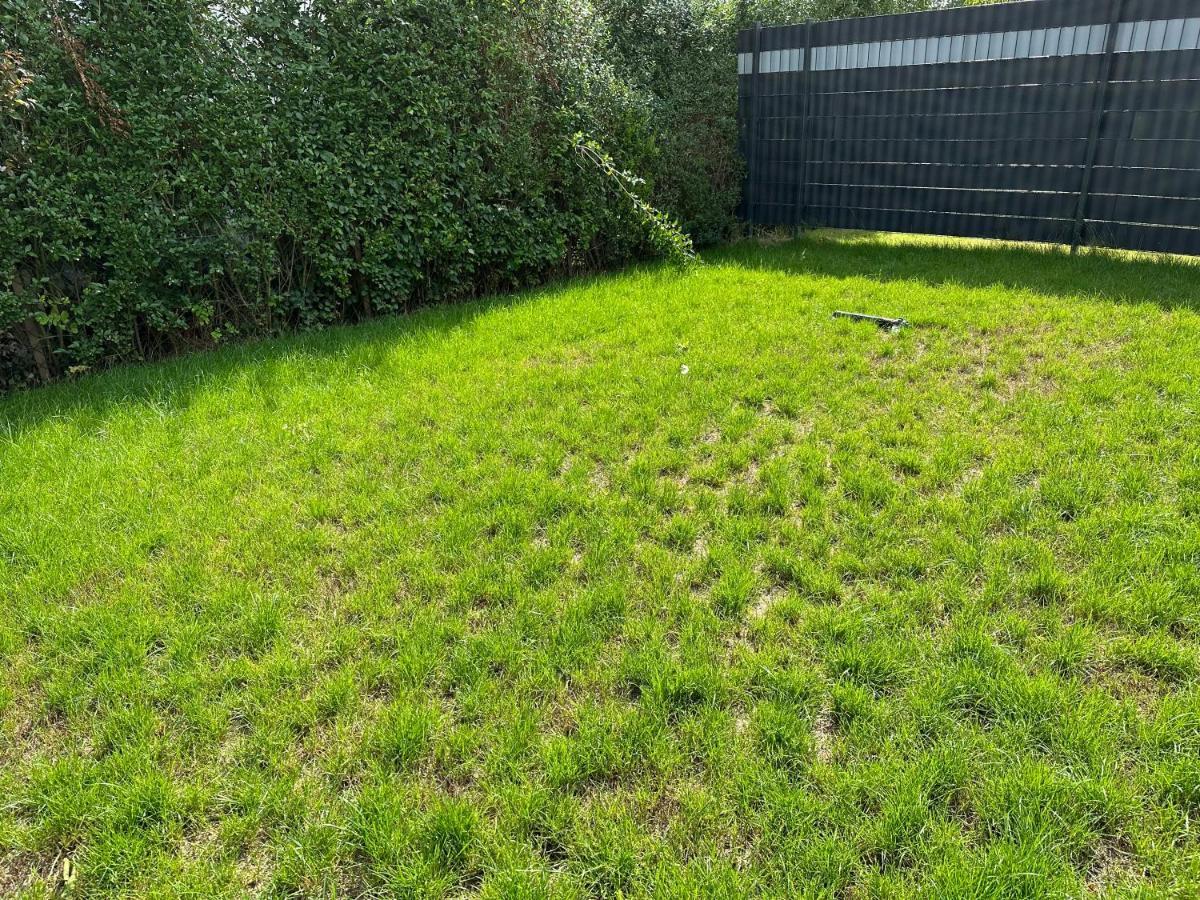 Traumhafte Haushaelfte Mit Kamin, Garten & Whirlpool Leilighet Berlin Eksteriør bilde